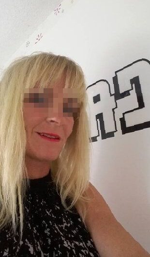 Prête femme docile pour sexe oral et facial