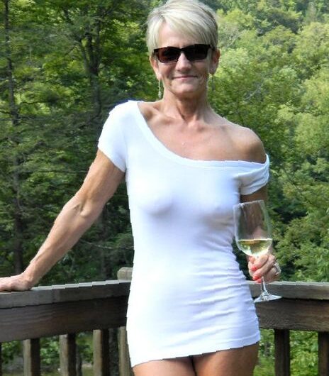 Très jolies femme mure recherche sexfriend sur Saint-Herblain