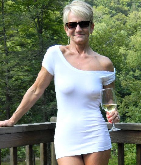 Très jolies femme mure recherche sexfriend sur Saint-Herblain